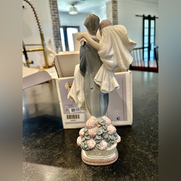 *NIB* LLADRO Over the Threshold Figurine in Original Box NEW/EXCELLENT CONDITION - Picture 7 of 8